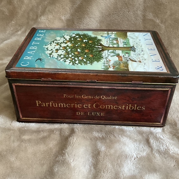 Vintage Crabtree & Evelyn Rectangular Tin Box - Picture 4 of 5